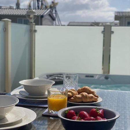 Premium Accommodation With Luxury Hot-Tub And Decking Area, Near Fantasy Island 잉골드멜스 외부 사진