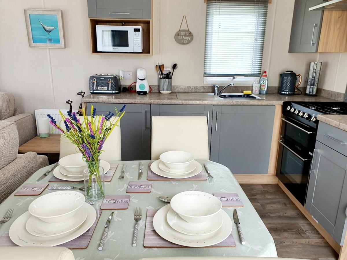 Premium Accommodation With Luxury Hot-Tub And Decking Area, Near Fantasy Island 잉골드멜스 객실 사진