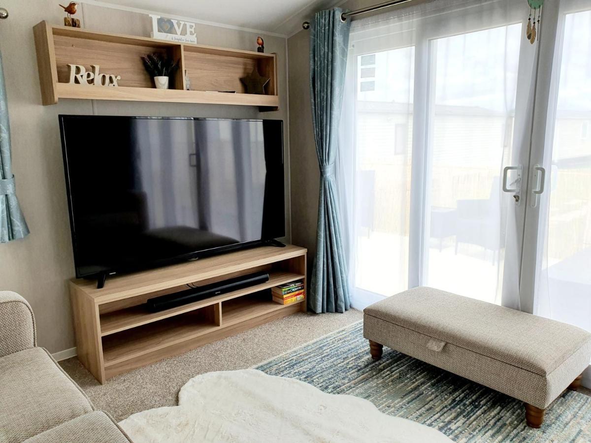 Premium Accommodation With Luxury Hot-Tub And Decking Area, Near Fantasy Island 잉골드멜스 외부 사진