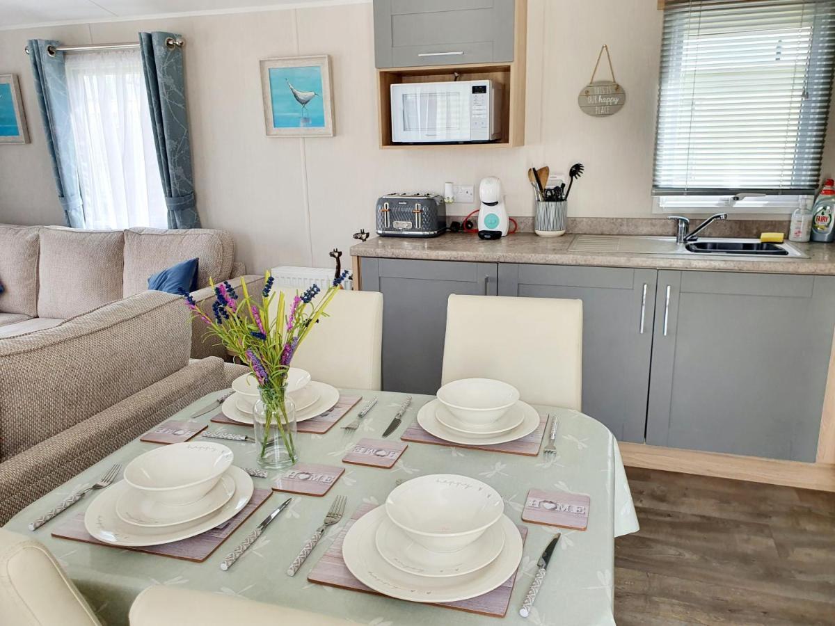 Premium Accommodation With Luxury Hot-Tub And Decking Area, Near Fantasy Island 잉골드멜스 외부 사진