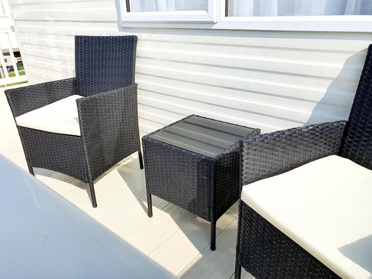 Premium Accommodation With Luxury Hot-Tub And Decking Area, Near Fantasy Island 잉골드멜스 외부 사진