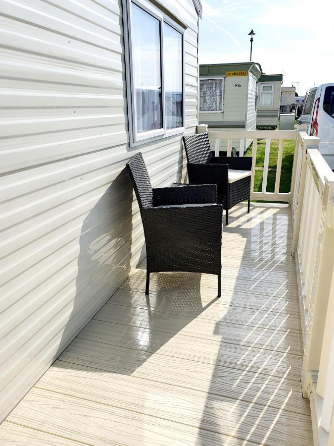 Premium Accommodation With Luxury Hot-Tub And Decking Area, Near Fantasy Island 잉골드멜스 외부 사진