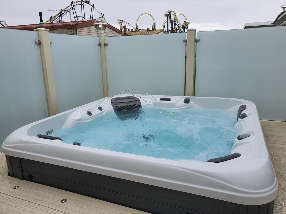 Premium Accommodation With Luxury Hot-Tub And Decking Area, Near Fantasy Island 잉골드멜스 외부 사진