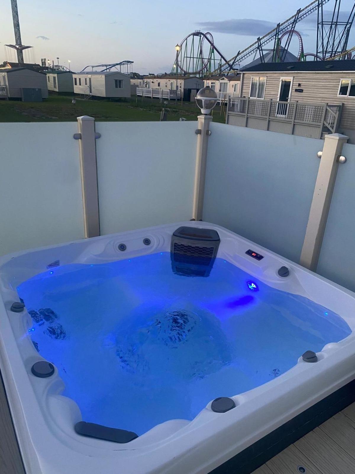 Premium Accommodation With Luxury Hot-Tub And Decking Area, Near Fantasy Island 잉골드멜스 외부 사진