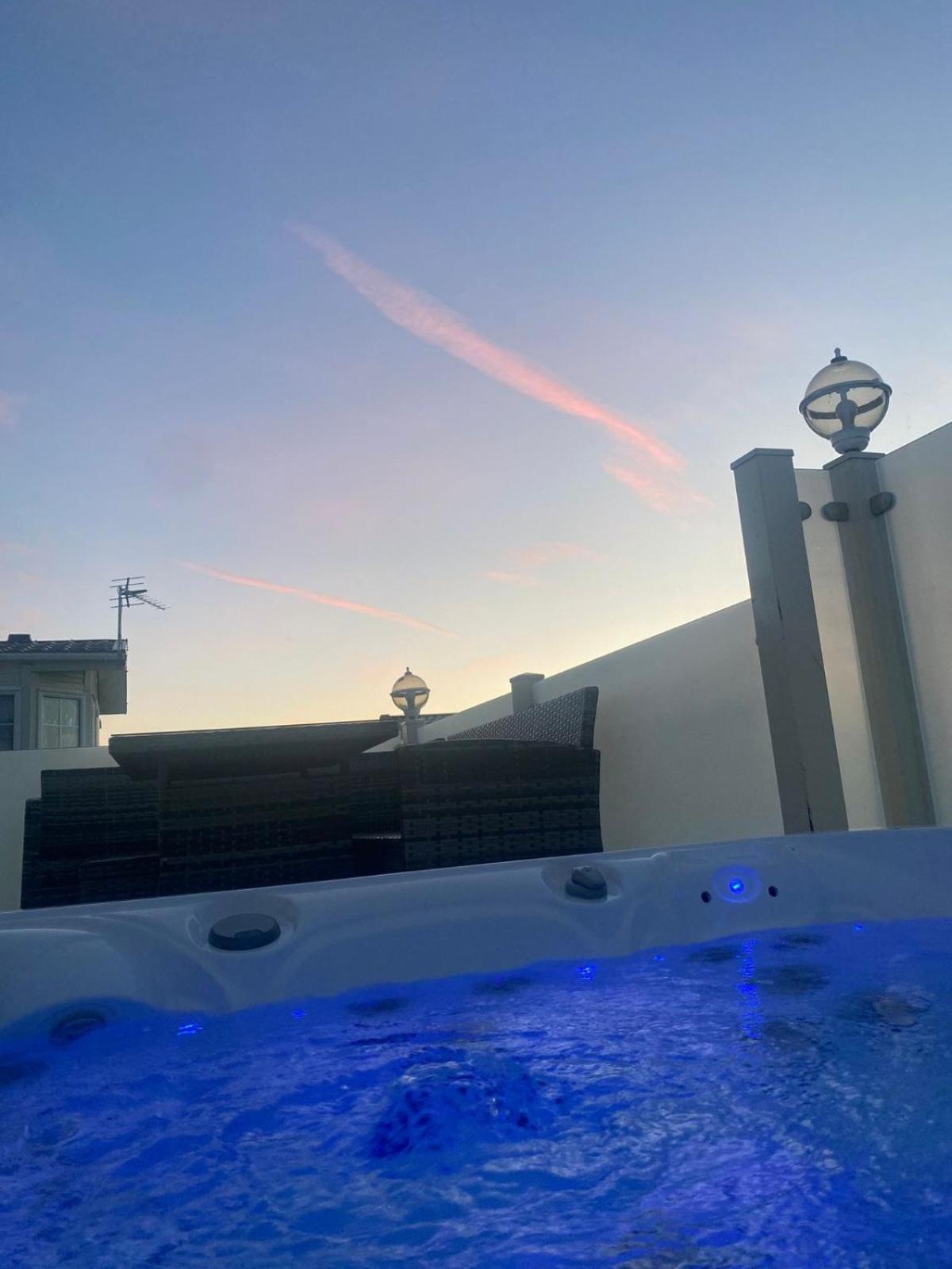 Premium Accommodation With Luxury Hot-Tub And Decking Area, Near Fantasy Island 잉골드멜스 외부 사진